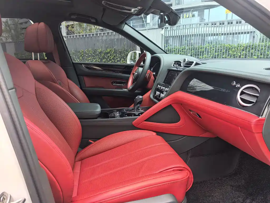 Bentley Bentayga — миниатюра 8