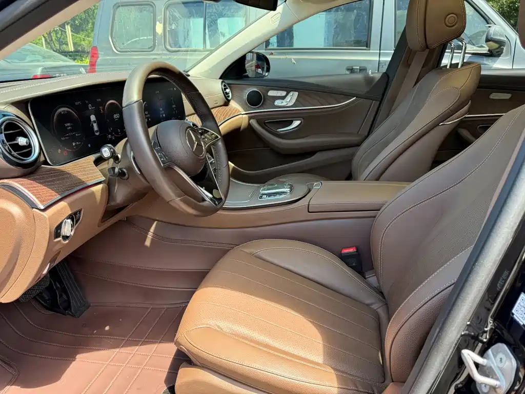Mercedes-Benz E-Class — миниатюра 6