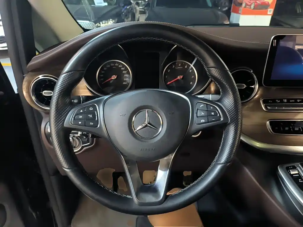 Mercedes-Benz V-Class — миниатюра 11