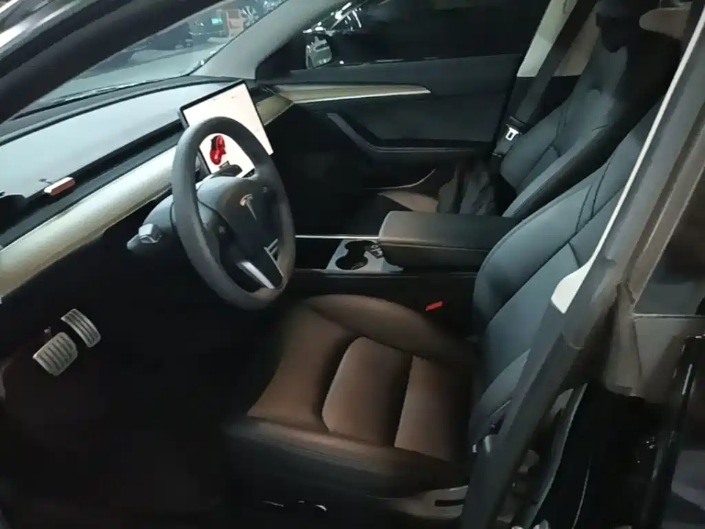 Tesla Model 3 — миниатюра 15