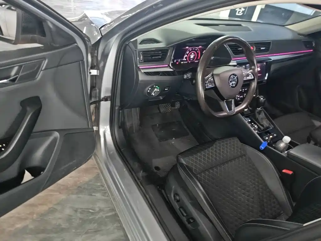 Skoda Superb — миниатюра 16