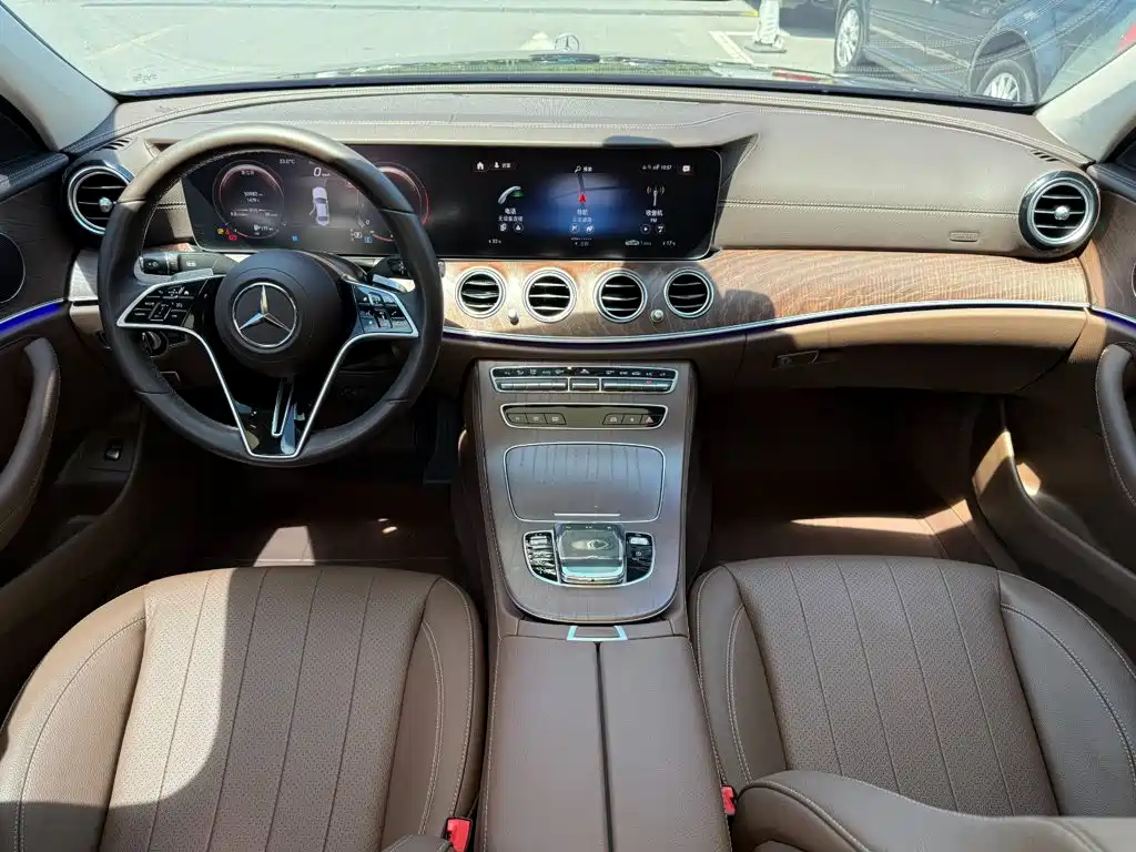 Mercedes-Benz E-Class — миниатюра 5