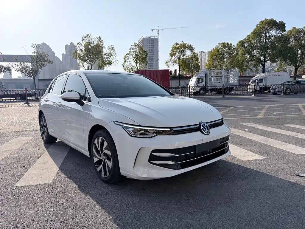 Volkswagen Golf 2025