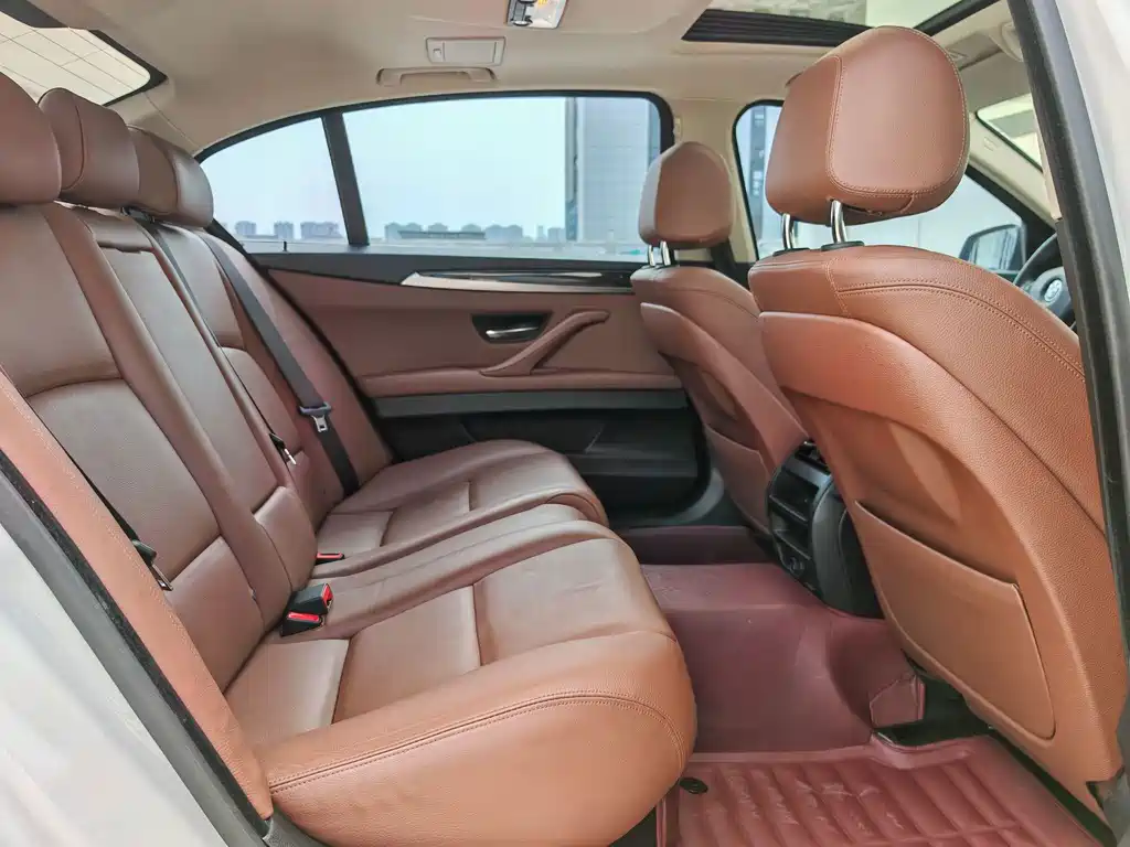 BMW 5 Series — миниатюра 17