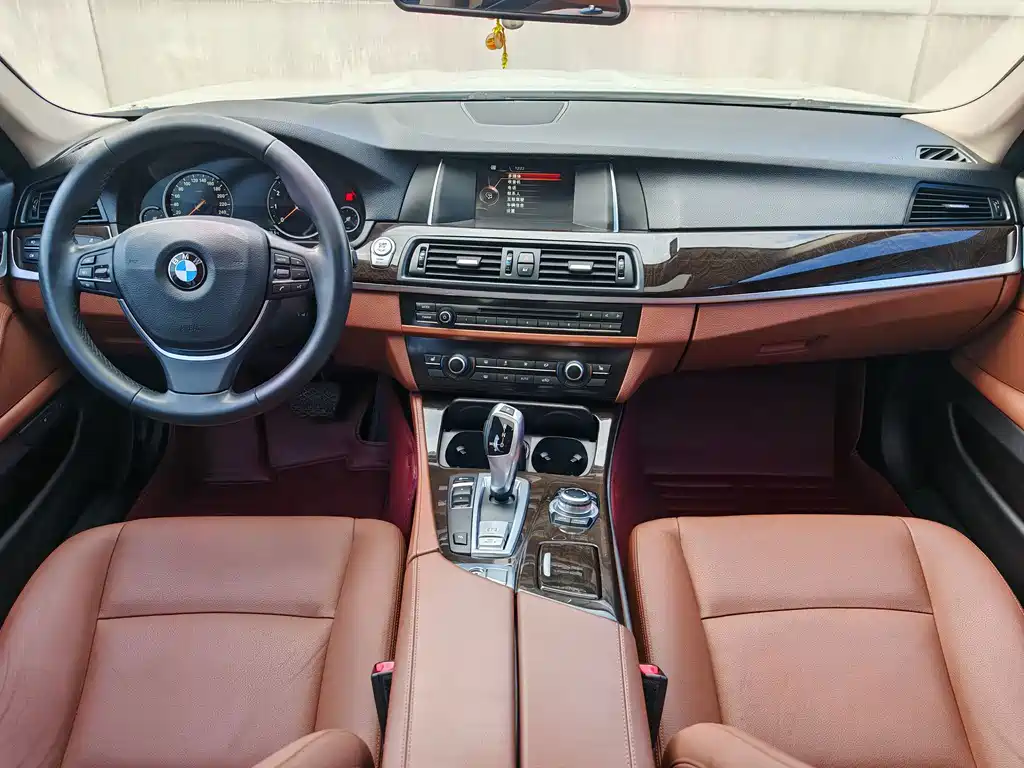 BMW 5 Series — миниатюра 22