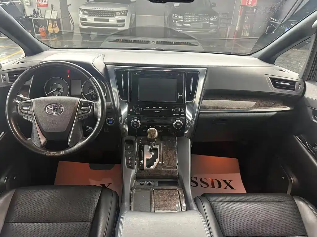 Toyota Alphard — миниатюра 6