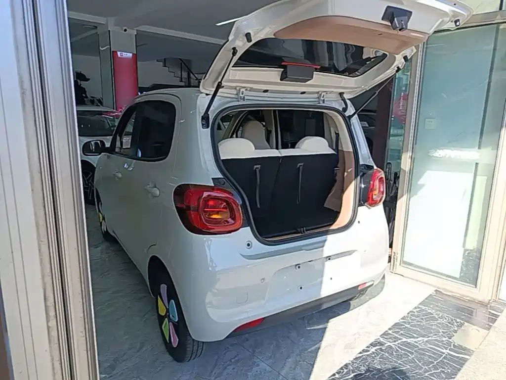 Wuling MINIEV — миниатюра 5