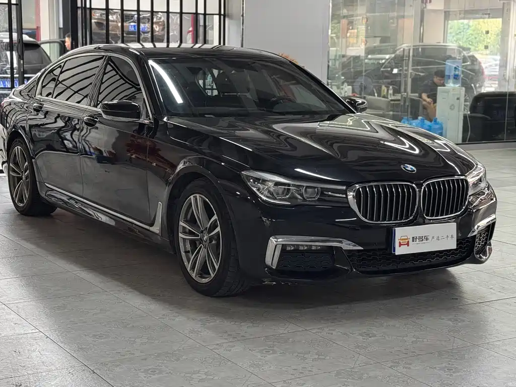 BMW 7 Series — миниатюра 3