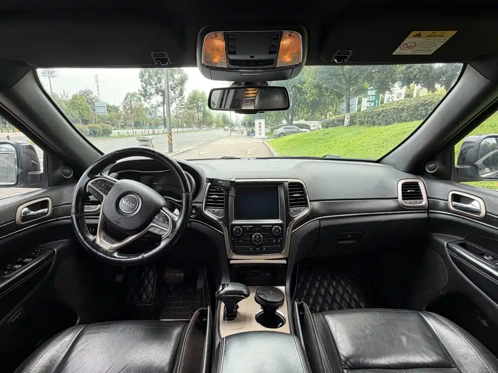 Jeep Grand Cherokee (Import) — миниатюра 13