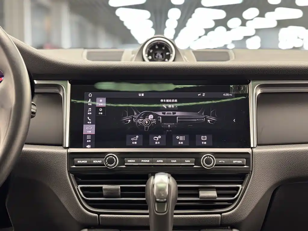 Porsche Macan — миниатюра 27
