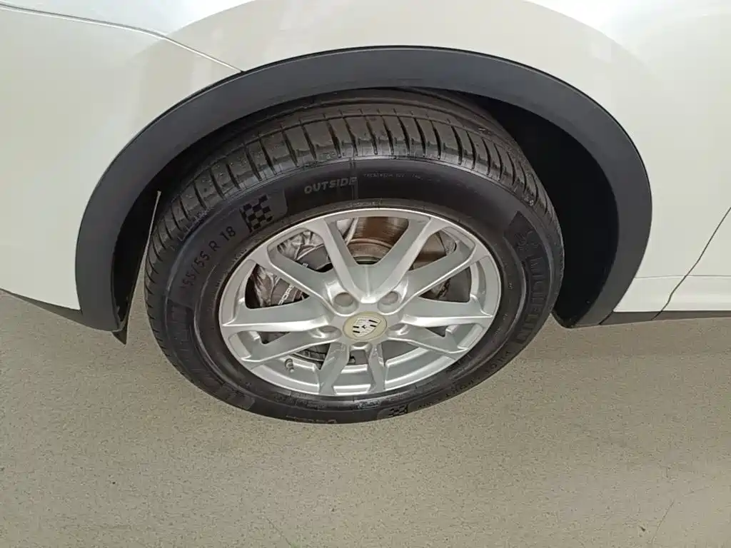 Porsche Cayenne — миниатюра 23