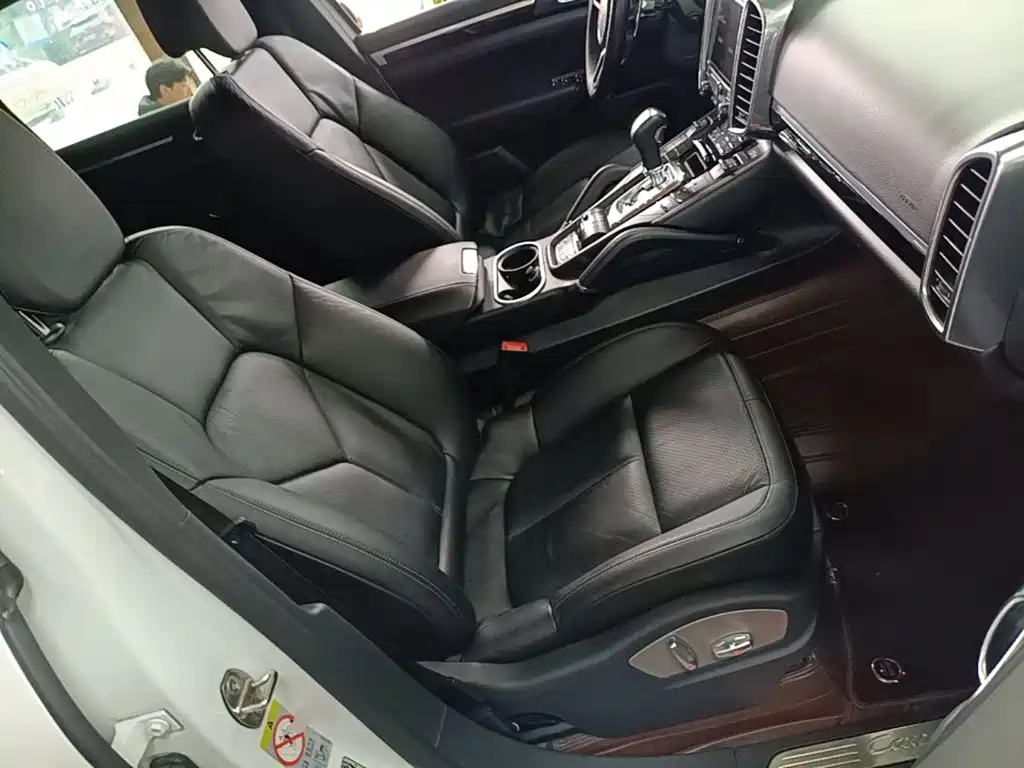 Porsche Cayenne — миниатюра 25