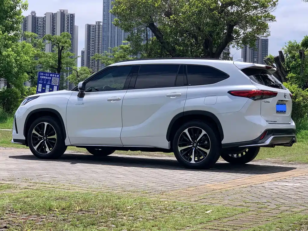 Toyota Crown Kluger — миниатюра 4