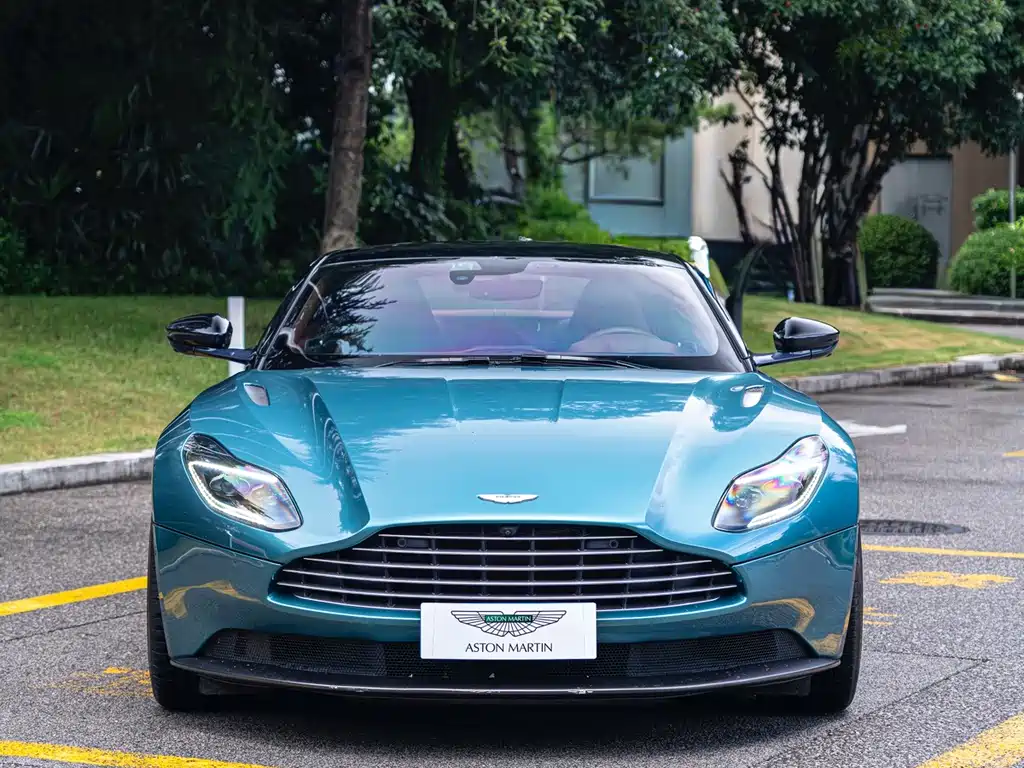 Aston Martin DB11 — миниатюра 2