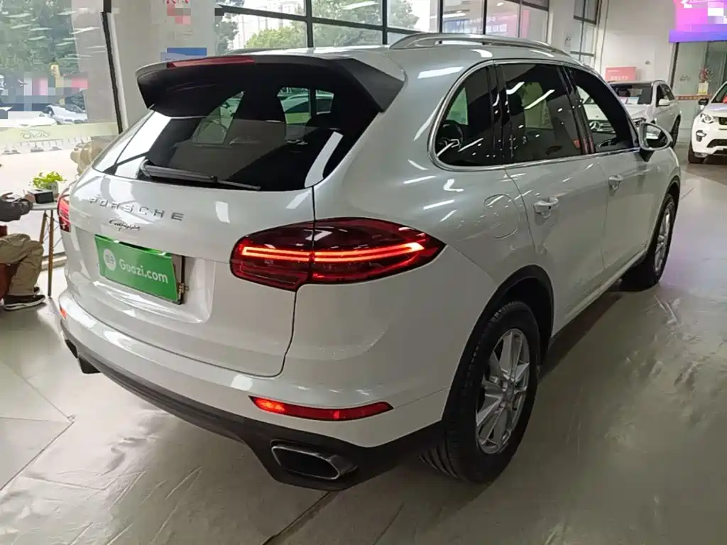 Porsche Cayenne — миниатюра 7