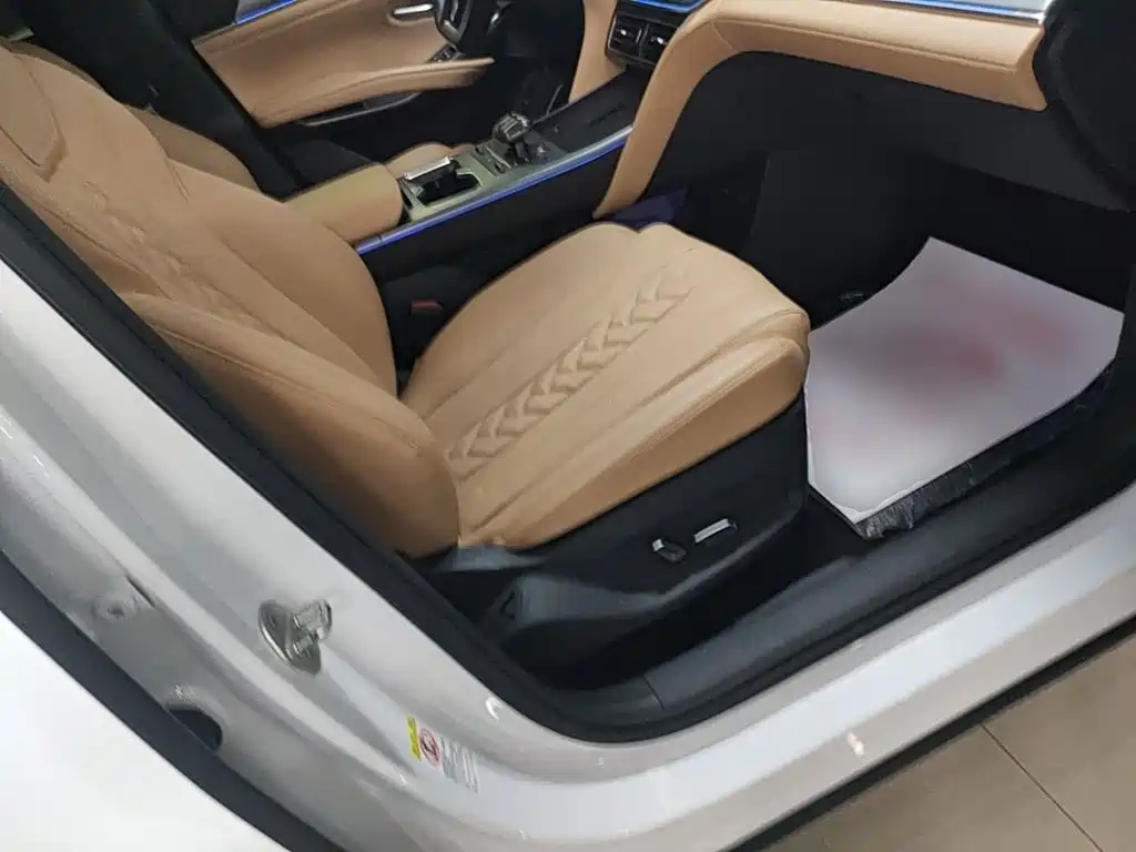BYD L DM-i — миниатюра 25