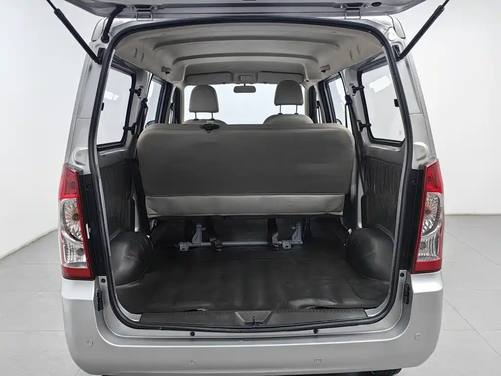 Wuling Rongguang — миниатюра 16