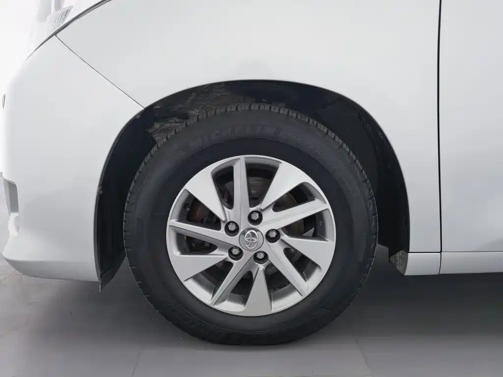 Toyota Alphard — миниатюра 17