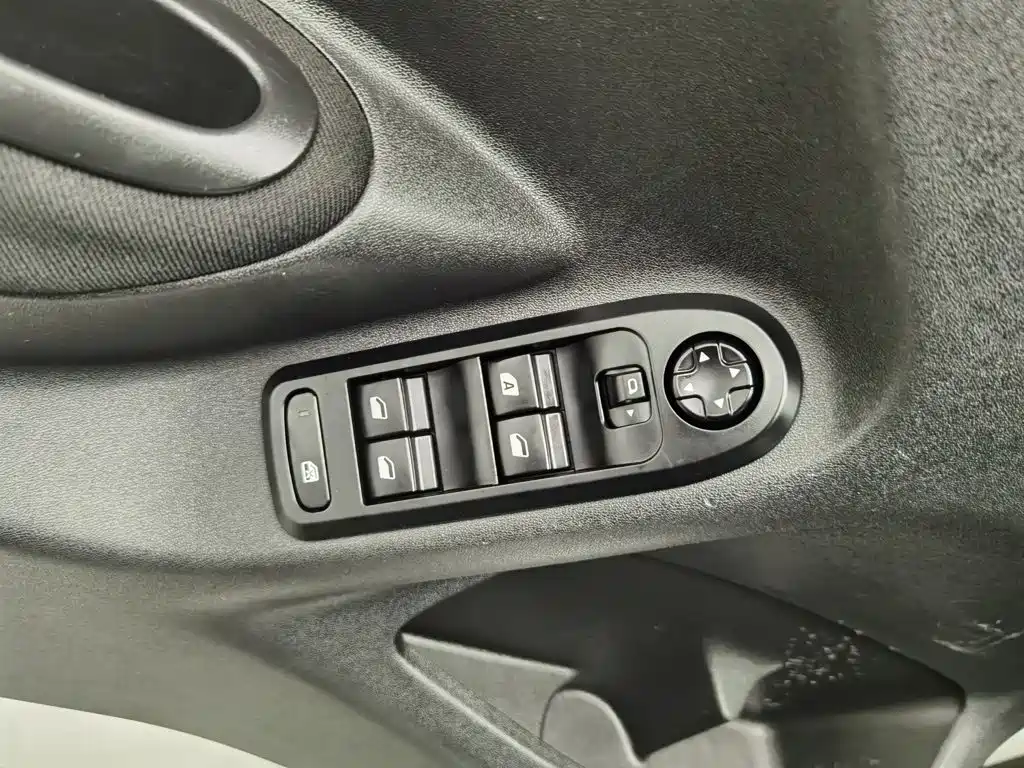 Citroen Elysee — миниатюра 9