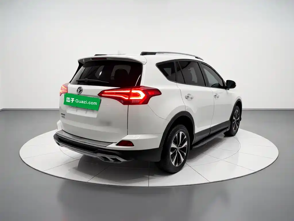 Toyota RAV4 — миниатюра 4