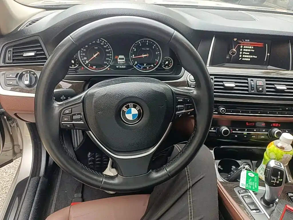 BMW 5 Series — миниатюра 11