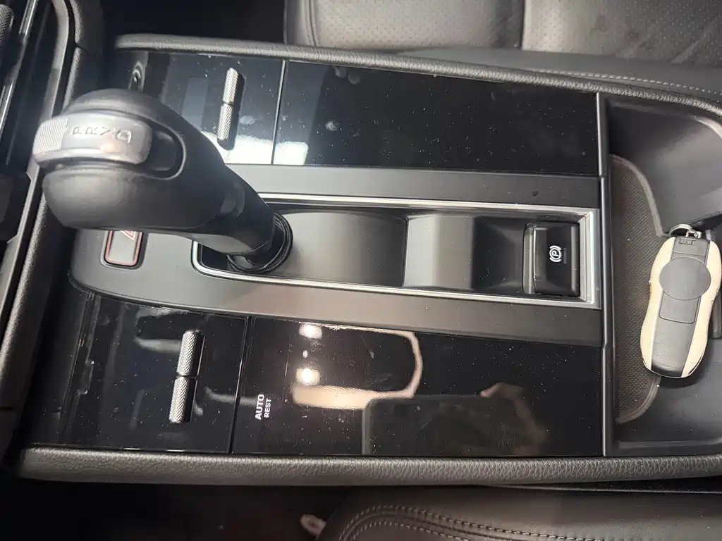 Porsche Macan — миниатюра 8