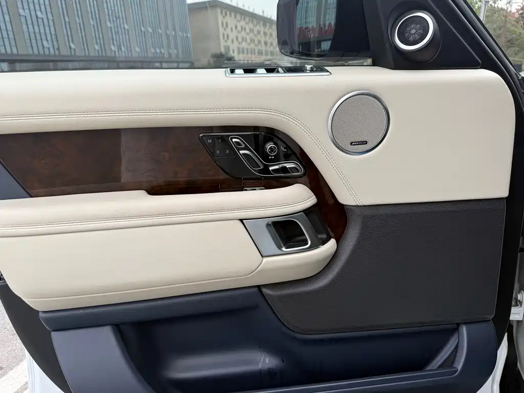 Land Rover Range Rover — миниатюра 10