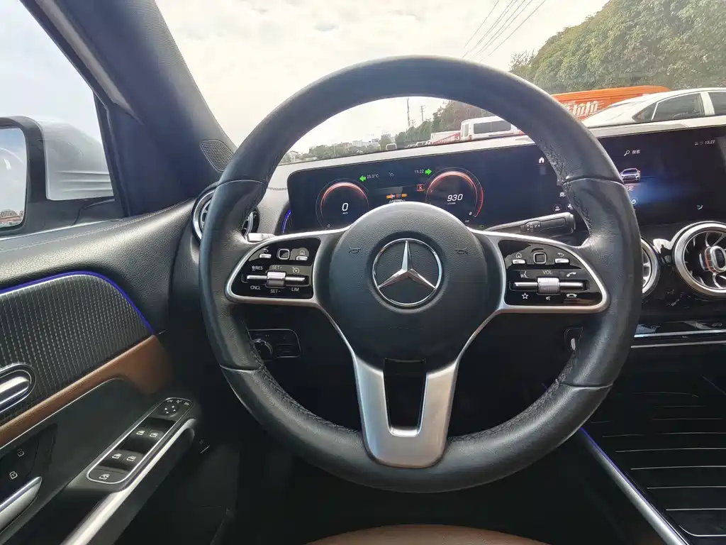 Mercedes-Benz GLB — миниатюра 12