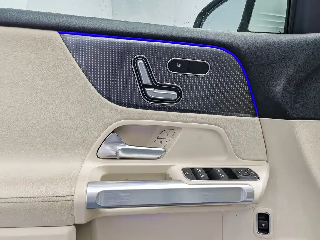 Mercedes-Benz EQB — миниатюра 16