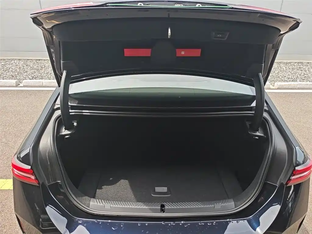 BMW i5 — миниатюра 8