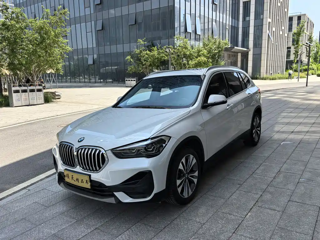 Купить BMW X1