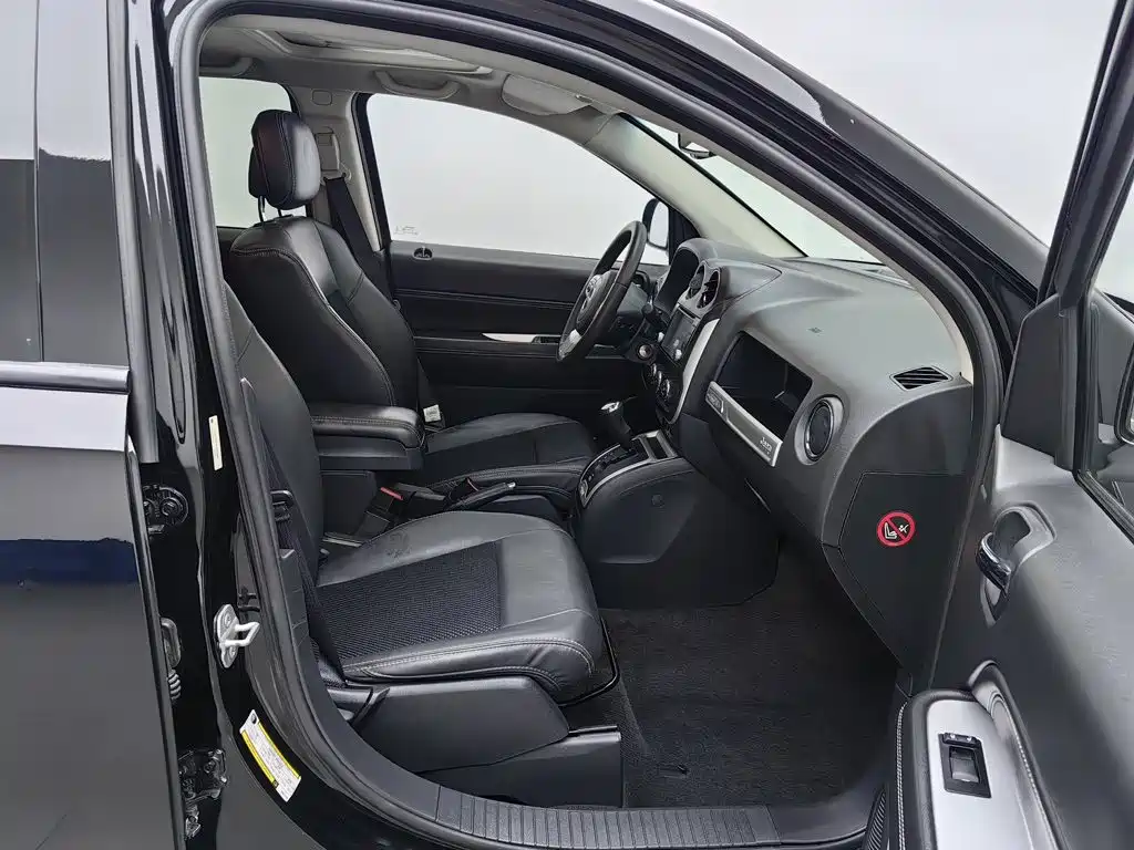 Jeep Compass (Import) — миниатюра 23