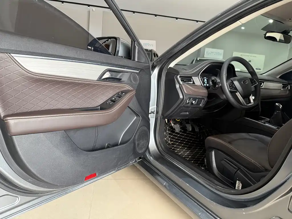 JAC A5 — миниатюра 4