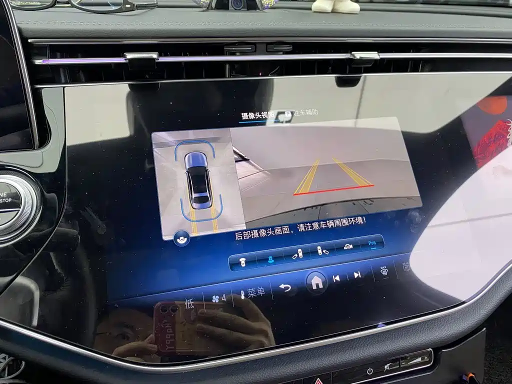 Mercedes-Benz E-Class — миниатюра 13