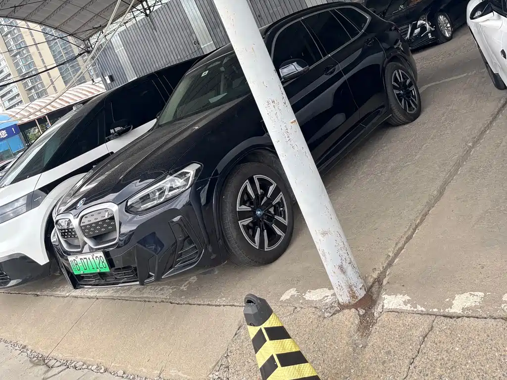 BMW iX3 2023