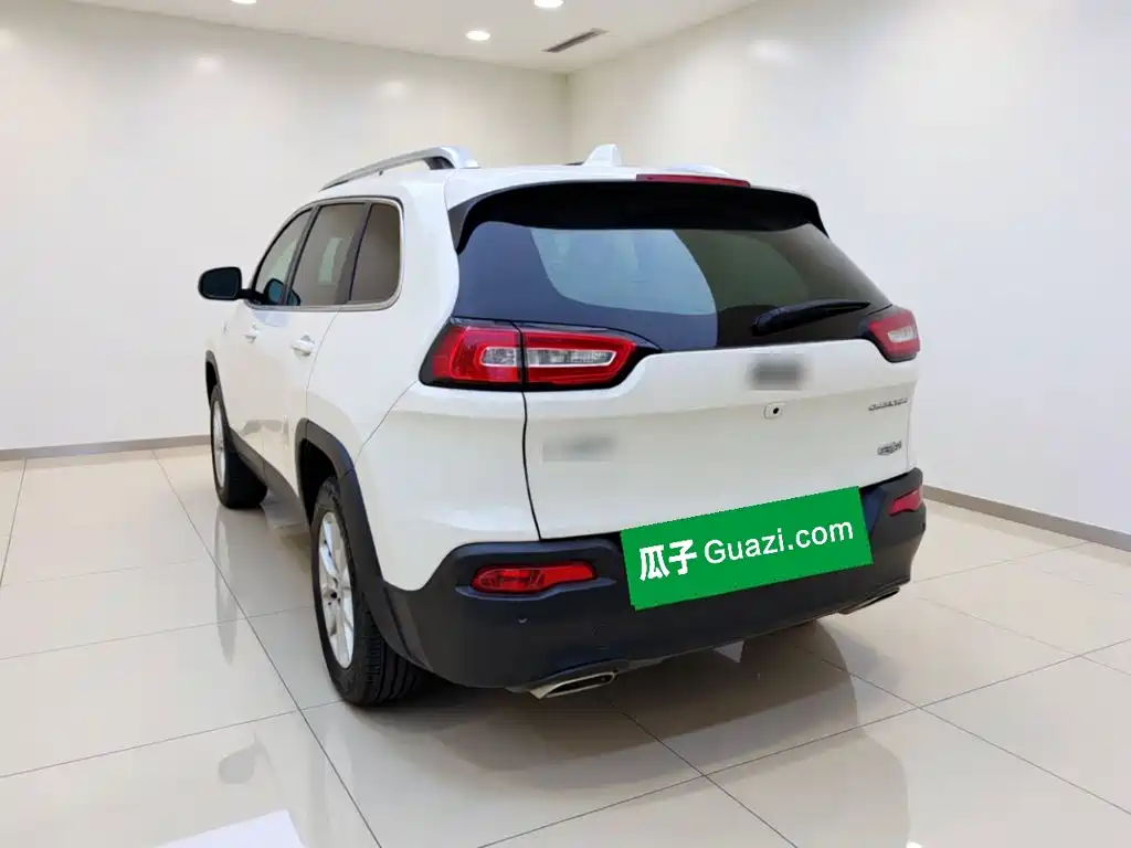 Jeep Cherokee — миниатюра 4