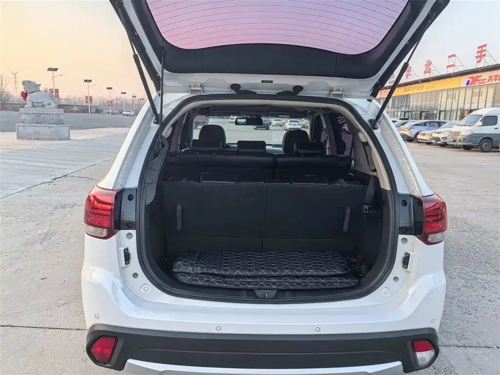 MITSUBISHI OUTLANDER