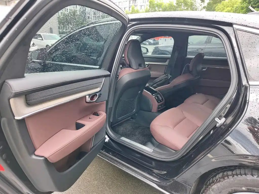 Volvo S90 — миниатюра 2