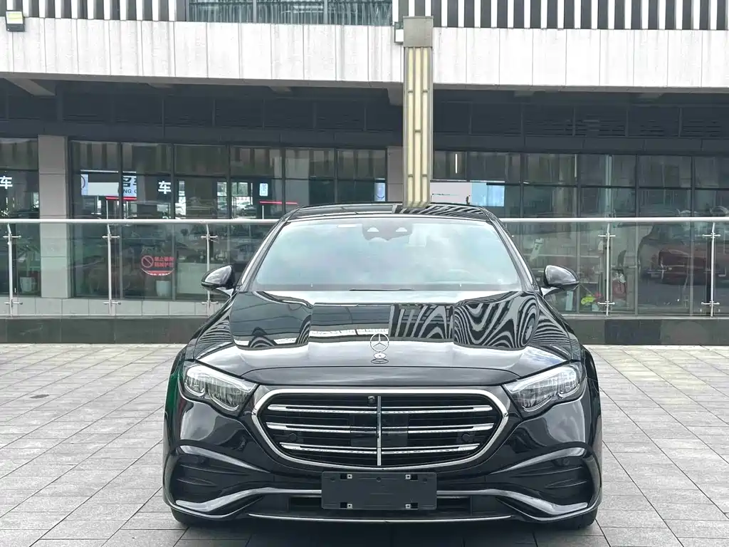 Mercedes-Benz E-Class — миниатюра 2