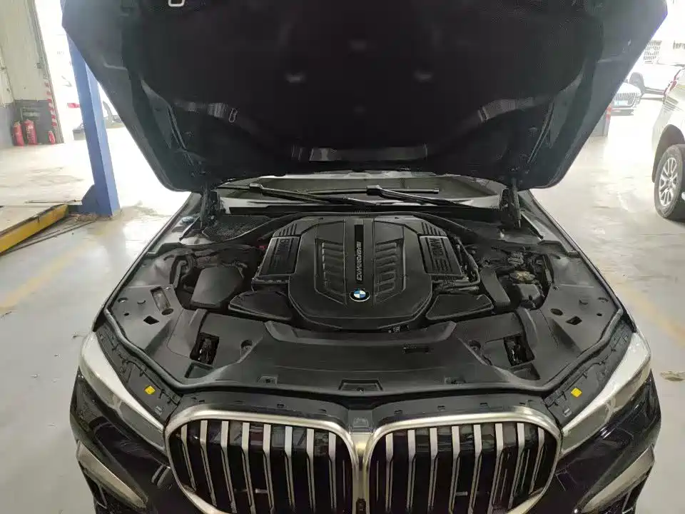 BMW 7 Series — миниатюра 11