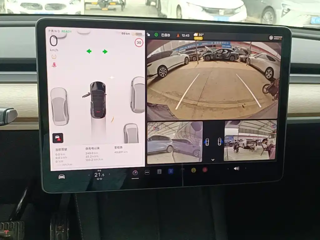 Tesla Model Y — миниатюра 13