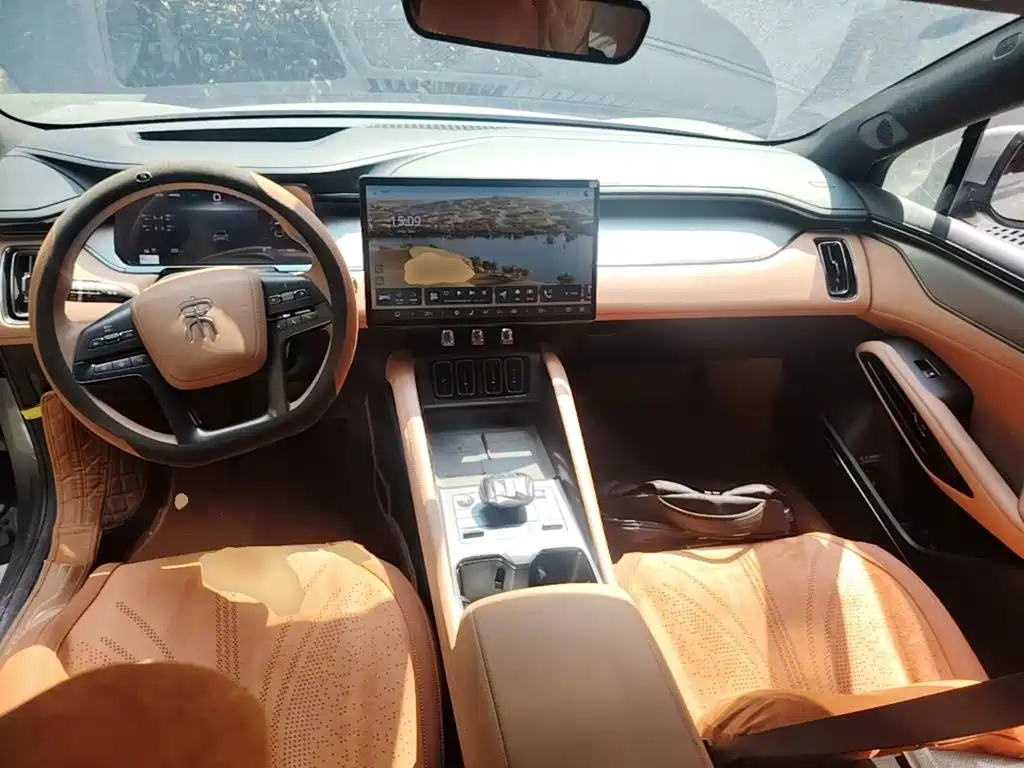 BYD L EV — миниатюра 10