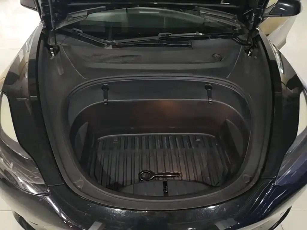 Tesla Model 3 — миниатюра 20