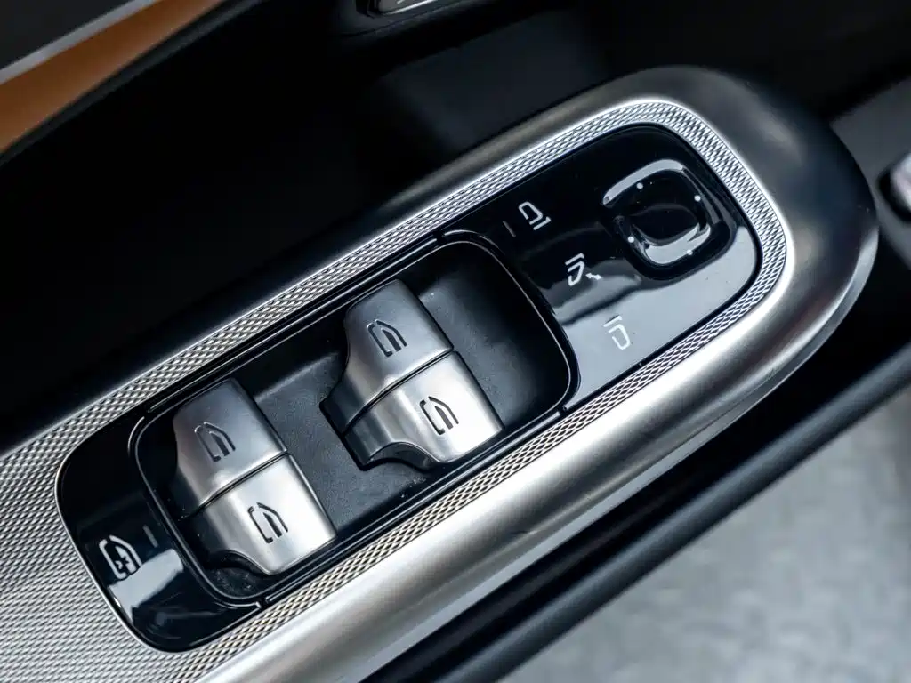 Mercedes-Benz E-Class — миниатюра 20