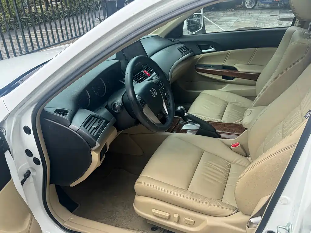Honda Accord — миниатюра 7