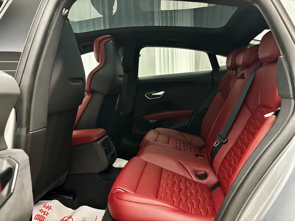 Audi RS e-tron GT — миниатюра 14