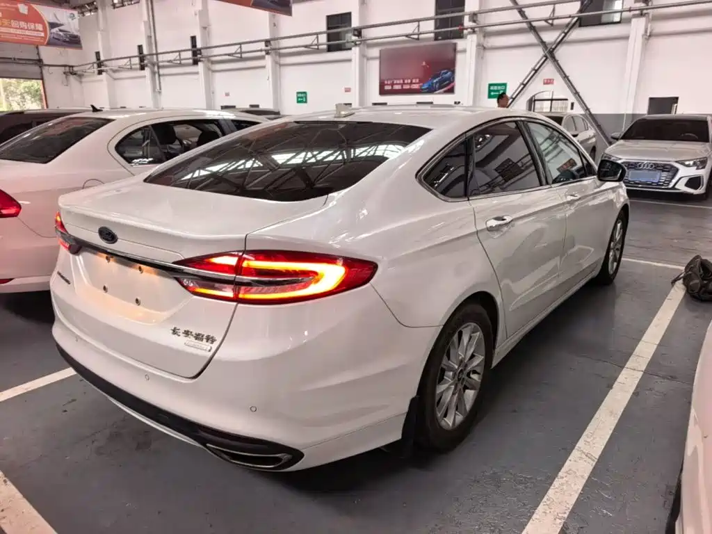 Ford Mondeo — миниатюра 7