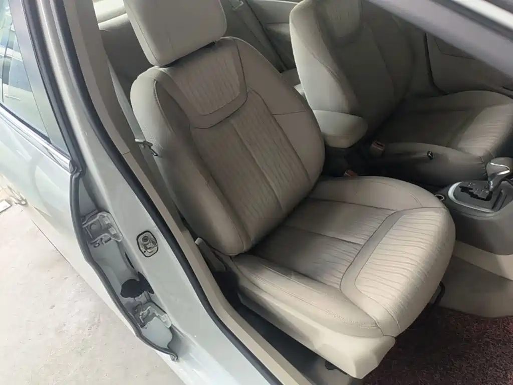 Peugeot 308 — миниатюра 25