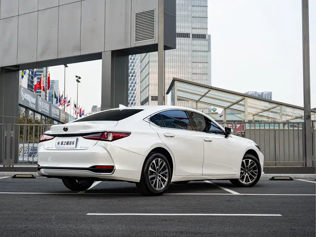 Lexus ES — миниатюра 6