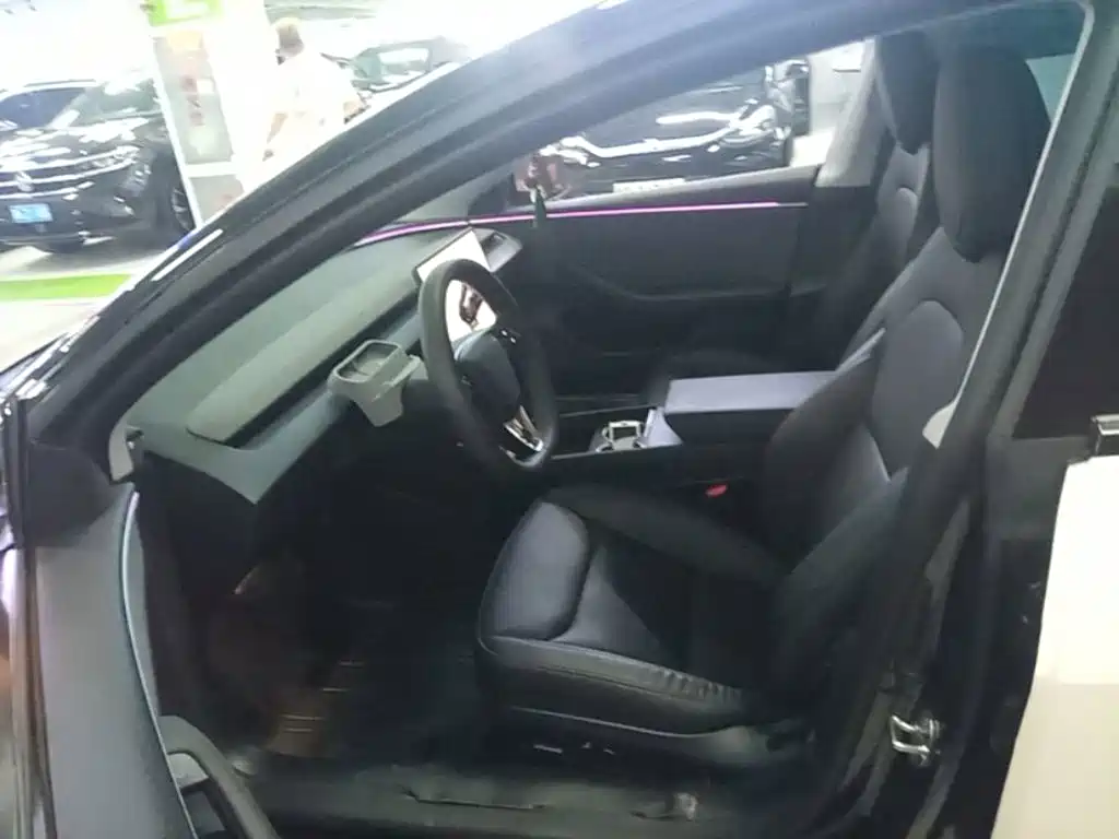 Tesla Model 3 — миниатюра 16